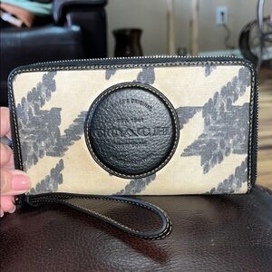 EUC Authentic Rare Coach Dempsey with Houndstooth Print Phone Zip Wristlet.